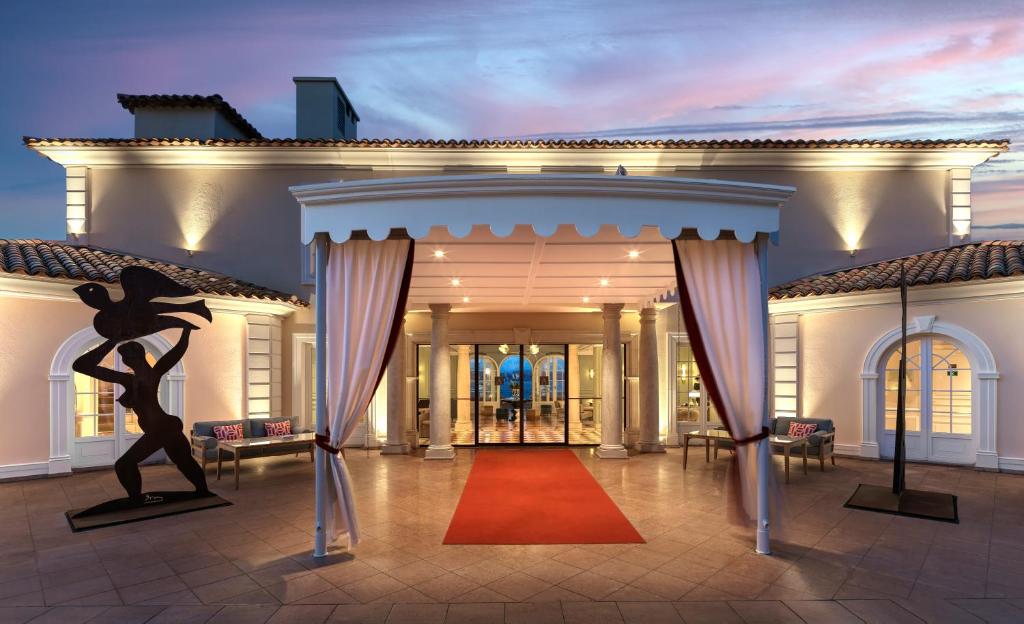Althoff Villa Belrose