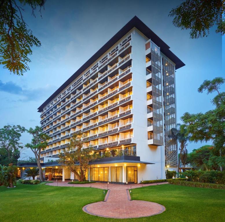 Taj Pamodzi, Lusaka
