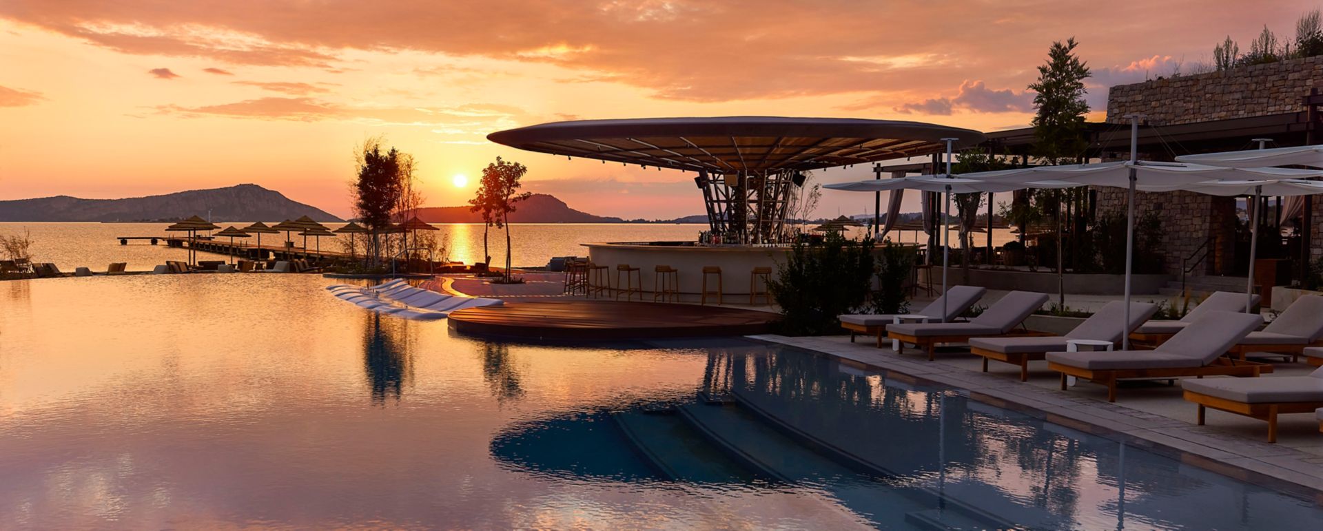 W Costa Navarino
