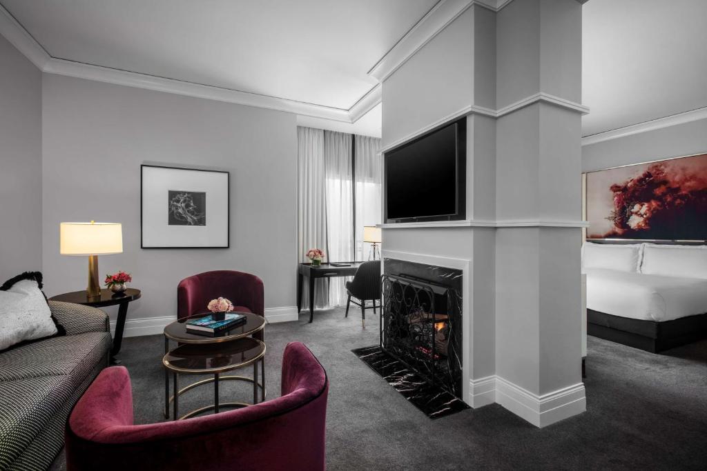 Waldorf Astoria Chicago